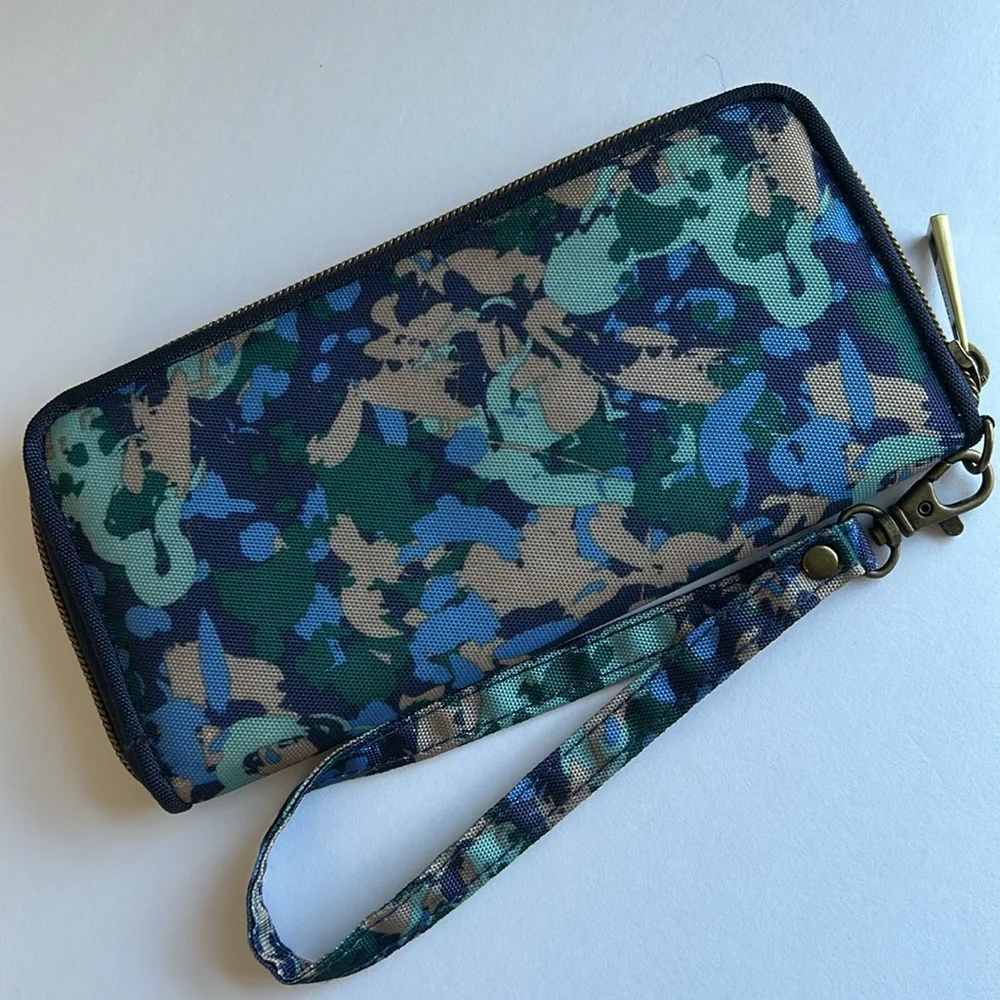 TRAVELON nwot wallet
